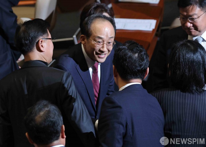 미소짓는 추경호 의원