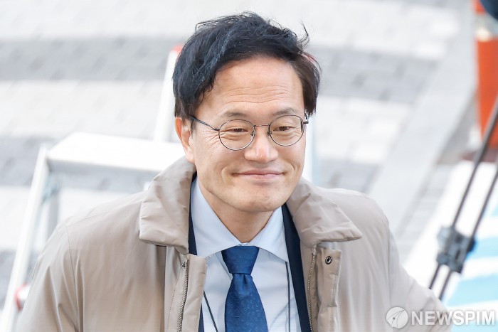 밝은 표정으로 법정 향하는 박주민 의원