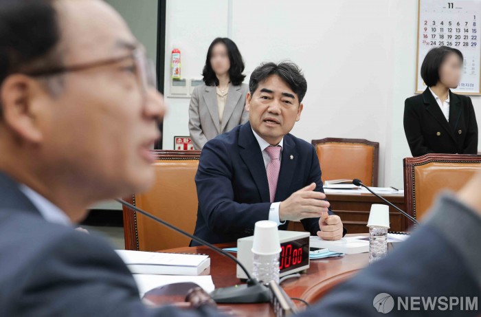 '계엄 1년' 국힘 초재선 "尹과 단절할 것…국민께 머리숙여 사과"