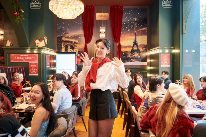 BBQ 빌리지 송리단길점, '홀리데이 인 파리' 프로모션 화제