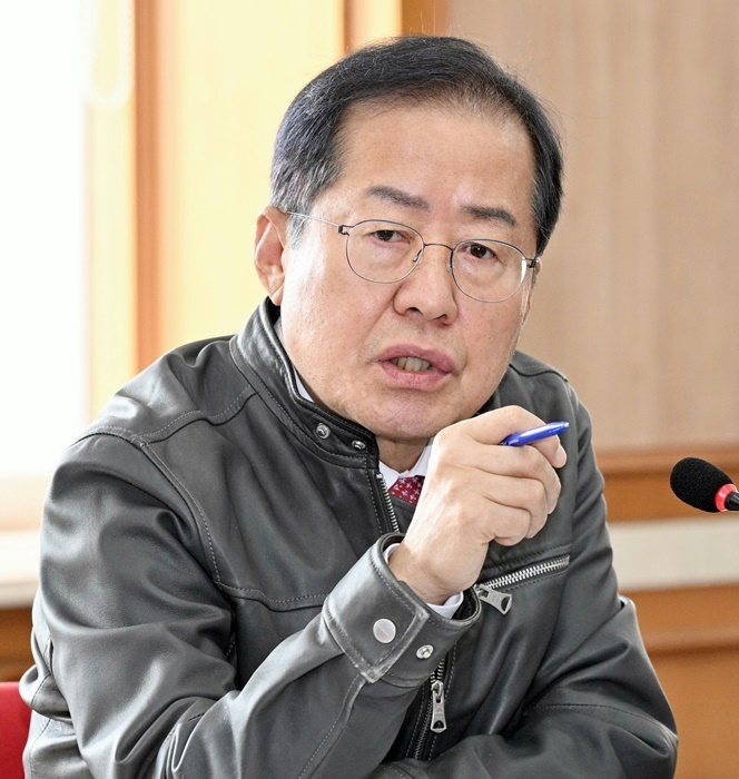 ํ์คํ "ๅฐน, ๊ทธ ์ ๋์ผ์ค ๋ฏธ์ฒ ๋ชฐ๋๋ค...์ฌ์ด๋น ๋ณด์ ๊ฑท์ด๋ผ ๋ ํ์์ ๊ธธ ์ด๋ฆด ๊ฒ"