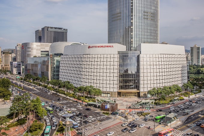 잠실점 3조 질주…정현석 롯데백화점 대표 "앞으로도 고객 감동 선사할 것"