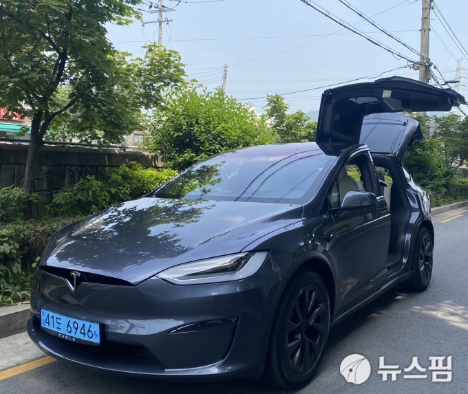 [단독] '완전자율주행' 한국서 테슬라S·X 주문 폭발…"내년 2분기 이후 인도"