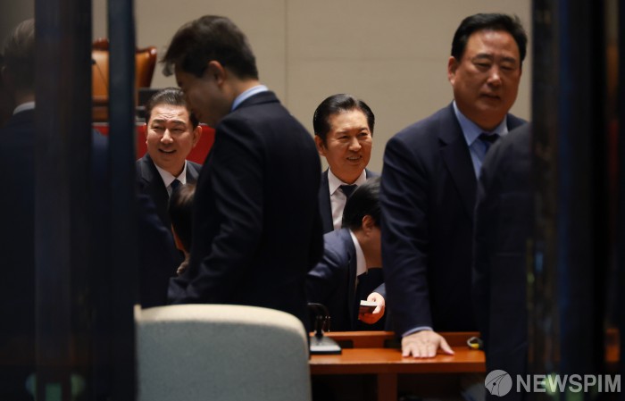 밝은 표정의 정청래 대표와 김병기 원내대표