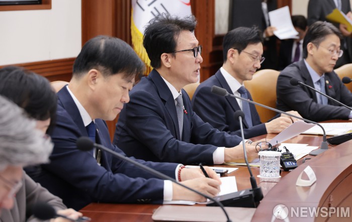 김민석 총리 "쿠팡 문제 심각, 윤리적 기본의 문제…엄정 조치"