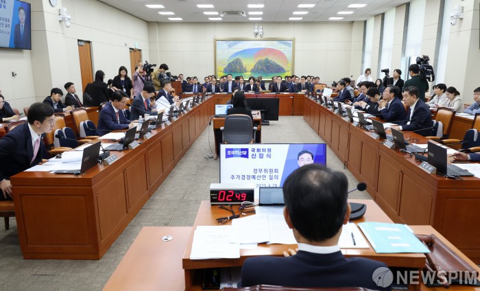 국회 정무위, '국감 불출석' 쿠팡 김범석 의장 고발 건 의결