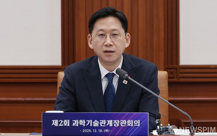 모두 발언하는 배경훈 부총리 겸 과학기술정보통신부 장관