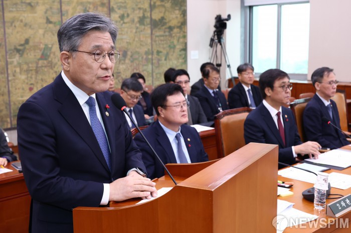 국회 문체위 출석한 허민 국가유산청장