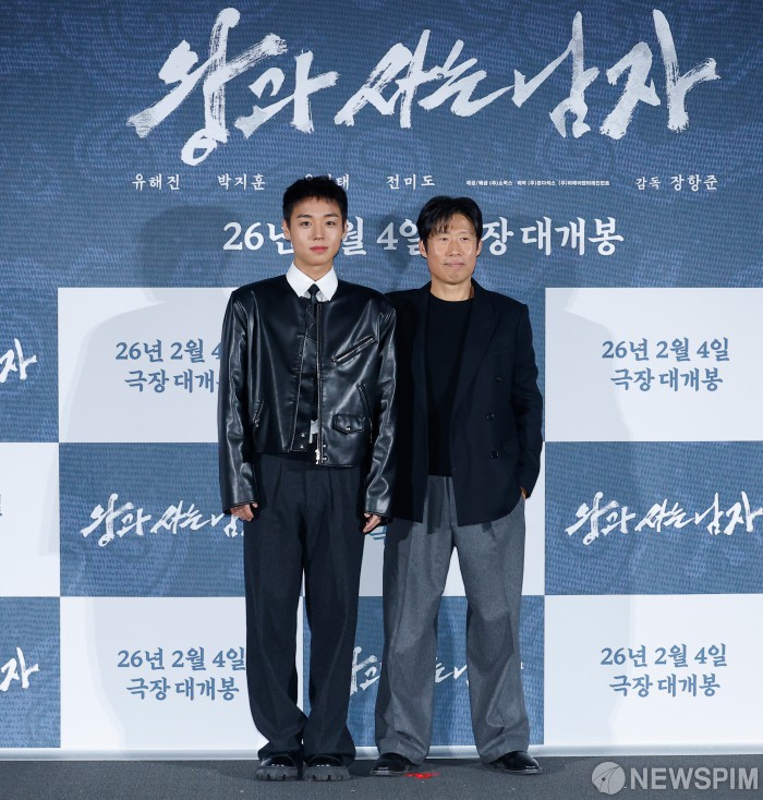 포즈 취하는 박지훈-유해진