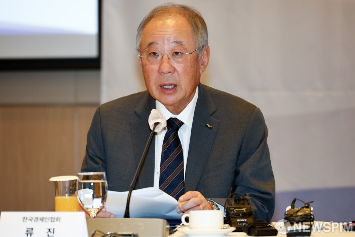 [신년사] 류진 한경협 회장 "낡은 제도 버리고 민간 역동성 살려야"