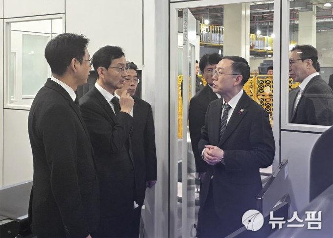 이명구 관세청장, 국제 우편물 마약류 2차 검사 시범사업 현장 점검