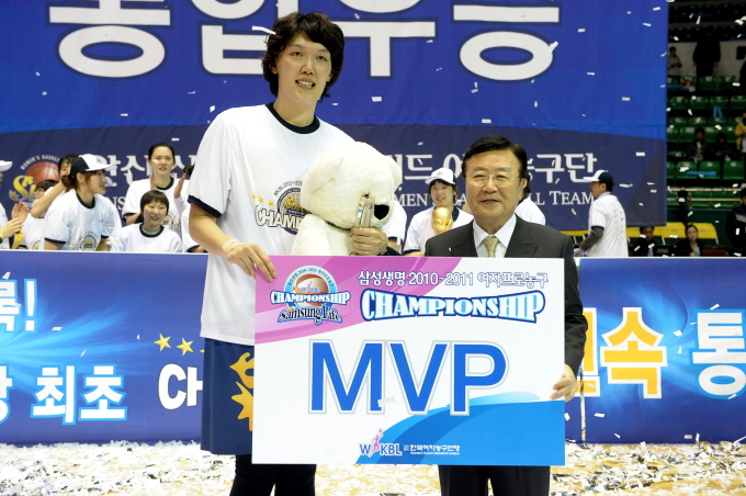 [핌 현장인터뷰] '202cm' 하은주가 '196cm' 박지수에게 건네는 조언