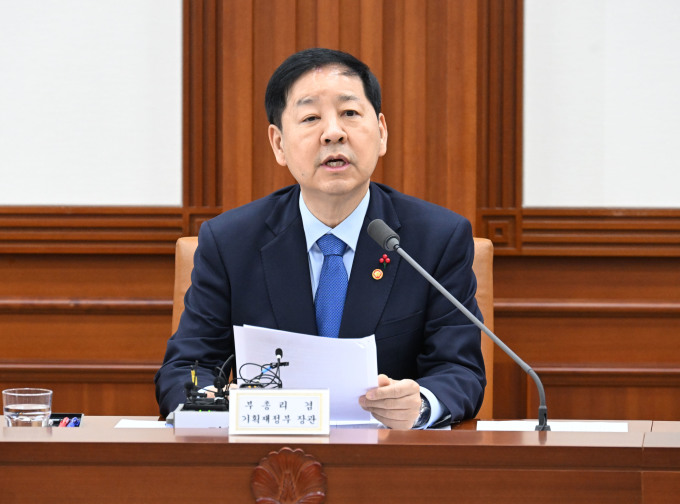 구윤철 "전기·가스요금 인상 최소화…민생경제 경각심 가져야"