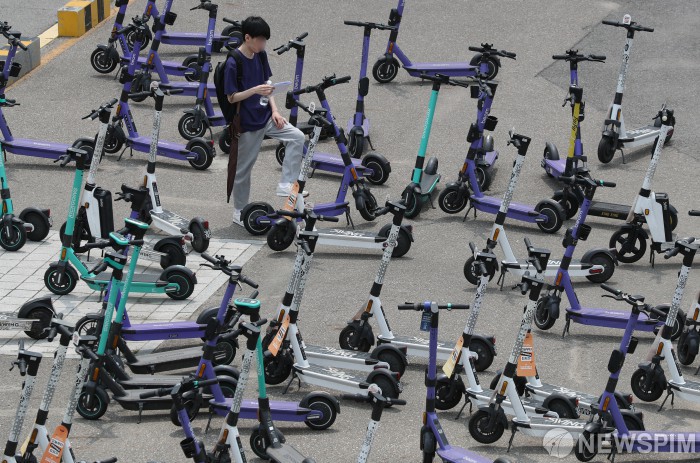 [공포의 킥라니] ① 전동킥보드 사고 5년 새 2.5배…절반은 무면허