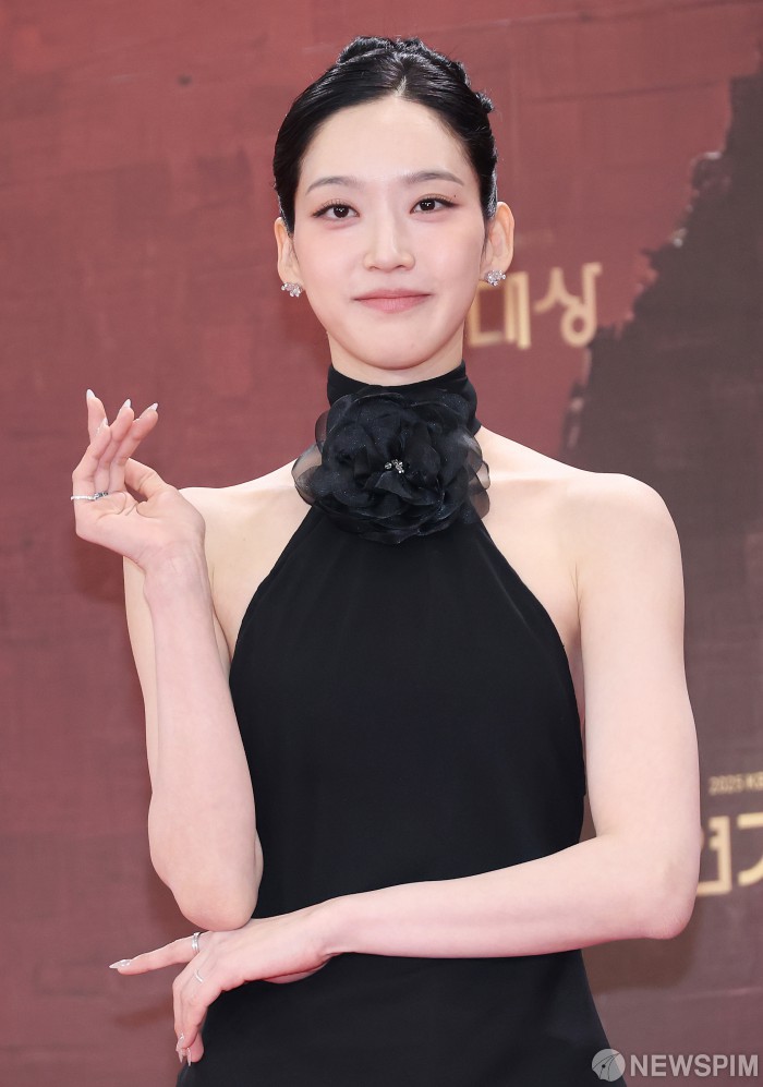 한지현 '도도하게'