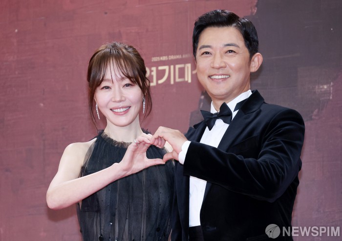 엄지원-안재욱 '완벽한 케미'