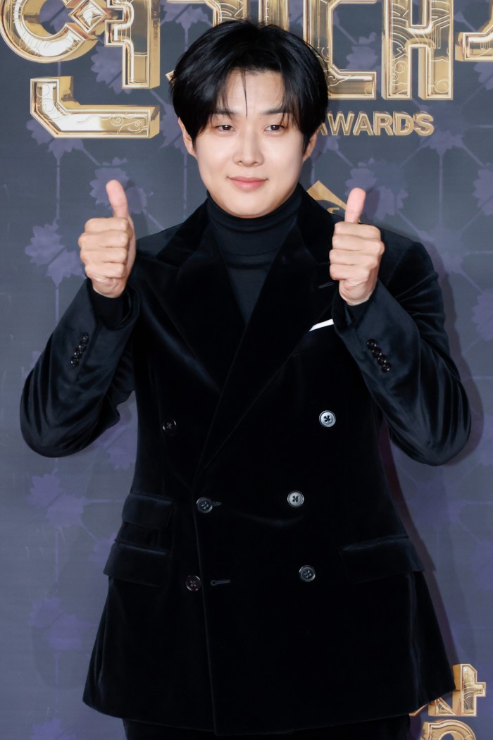 2025 SBS 연기대상 포토월에 선 배우 최우식