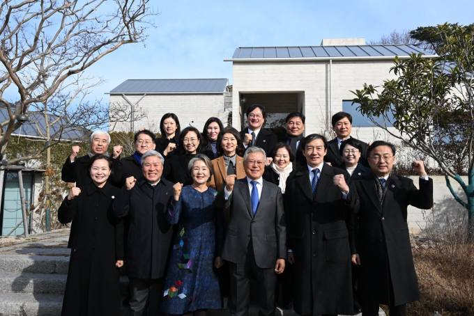 조국혁신당, 새해 맞아 문재인 전 대통령 예방…"李정부 레드팀 역할"