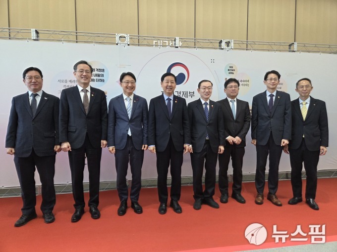 '재정경제부' 공식 출범…구윤철 "2026년, 본격 성장 견인하는 특별한 해"