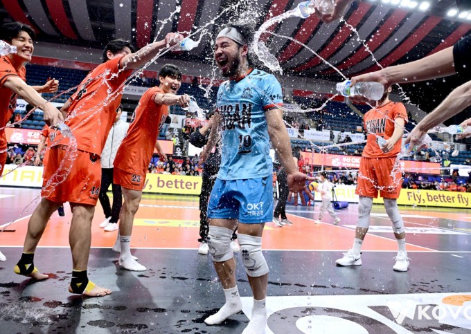 [프로배구] '부산 연고' OK저축 관중 1위... '인쿠스 영입' 정관장 관중 급증