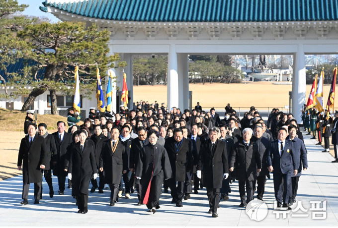 [동정] 자유총연맹, 국립서울현충원 찾아 새해 결의 다져
