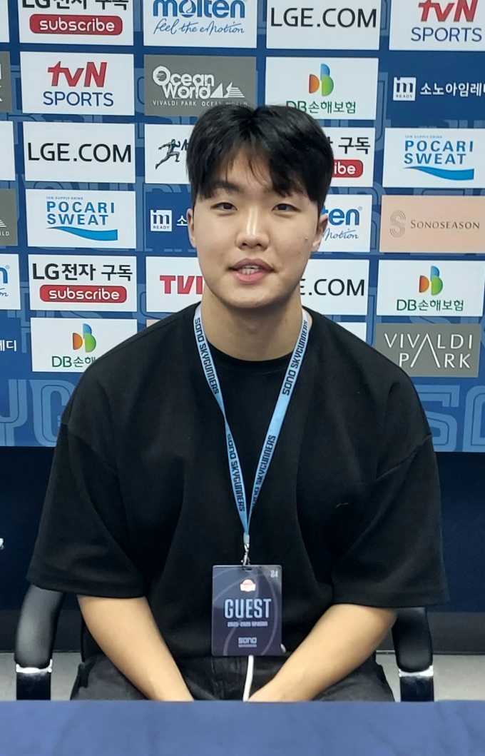 [핌in고양] 농구장 깜짝 등장, 한화 미래 정우주 "벌크업 신경, 스플리터도 연습"