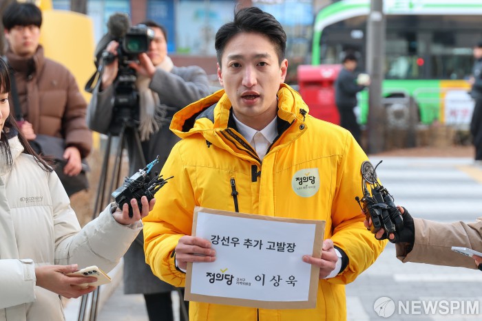 '강선우 의원 고발' 경찰 고발인 조사 출석하는 이상욱 정의당 강서구위원장