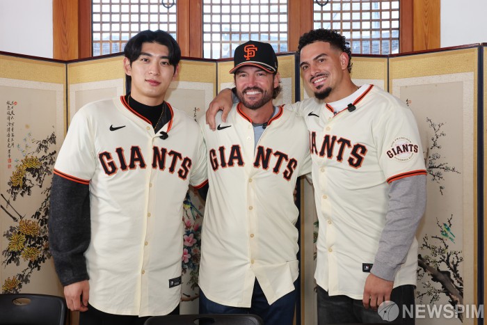 [핌in종로] 비석치기 체험에 '깐부회동'까지... 韓서 더 돈독해진 이정후·아다메스