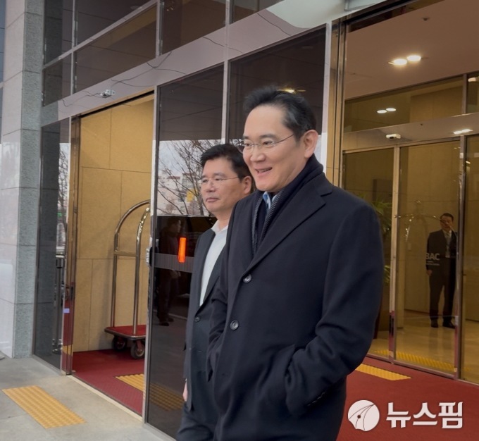 이재용 삼성전자 회장, 방중 사절단 일정 마치고 귀국…中 재계 접촉 확대