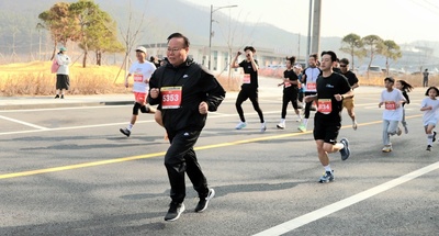 '경북도지사 출마' 김재원, '의성마늘 마라톤대회' 함께 뛰며 현장 소통