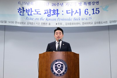 李 대통령 <b>축사 대독</b>하는 <b>강훈식</b> 비서실장