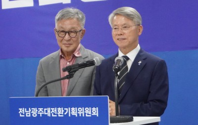 <b>기자회견</b>서 발언하는 <b>민형배</b> 당선인