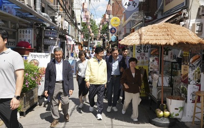 유찬종 <b>종로구청장</b>, '현장 구청장실' 완주…"점심시간 주정차 단속 유예...