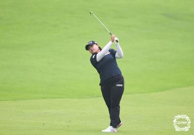 [KLPGA] '디펜딩 챔피언' <b>신다인</b>, KG 레이디스 오픈 3R 공동선두 도약......