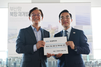 전재수 <b>부산</b>시장, <b>박홍근</b> 기획예산처 <b>장관</b> 만나 국비 사업 지원 건의