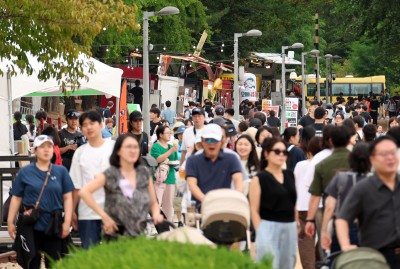 '2026 <b>노원수제맥주축제</b>' 찾은 시민들