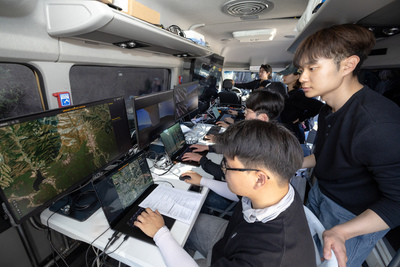 대한항공, AI 드론 22대 군집비행·타격 시연 성공