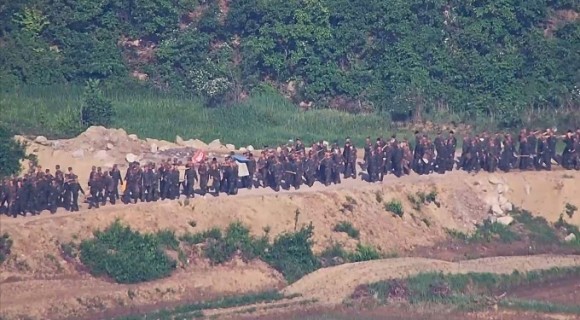 [종합] DMZ 수색작전 중 폭발…간부 3명 부상, 北지뢰 가능성 '촉각'