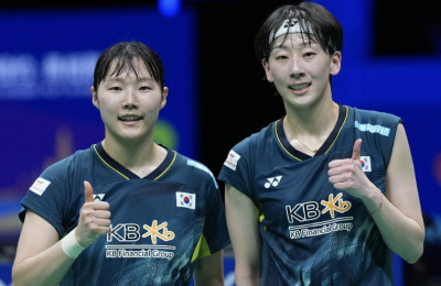 [2026AG] <b>이소희</b>·<b>백하나</b>, 배드민턴 여복 4강전서 일본에 2-0
