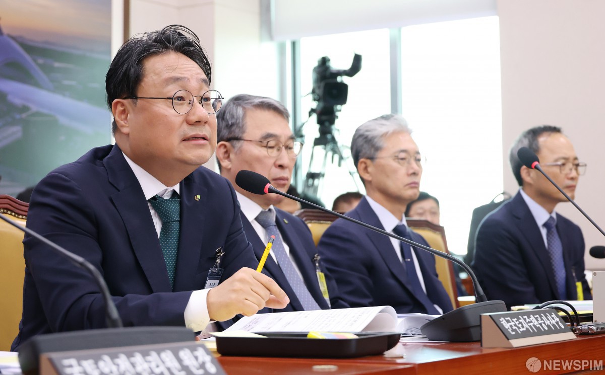 국회 국토교통위원회 질의에 답하는 이성훈 사장