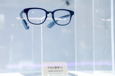 [중국 특징주] 알리바바, 450달러 'AI 안경' 공개...메타와 스마트 안경 ... - 뉴스 썸네일 이미지