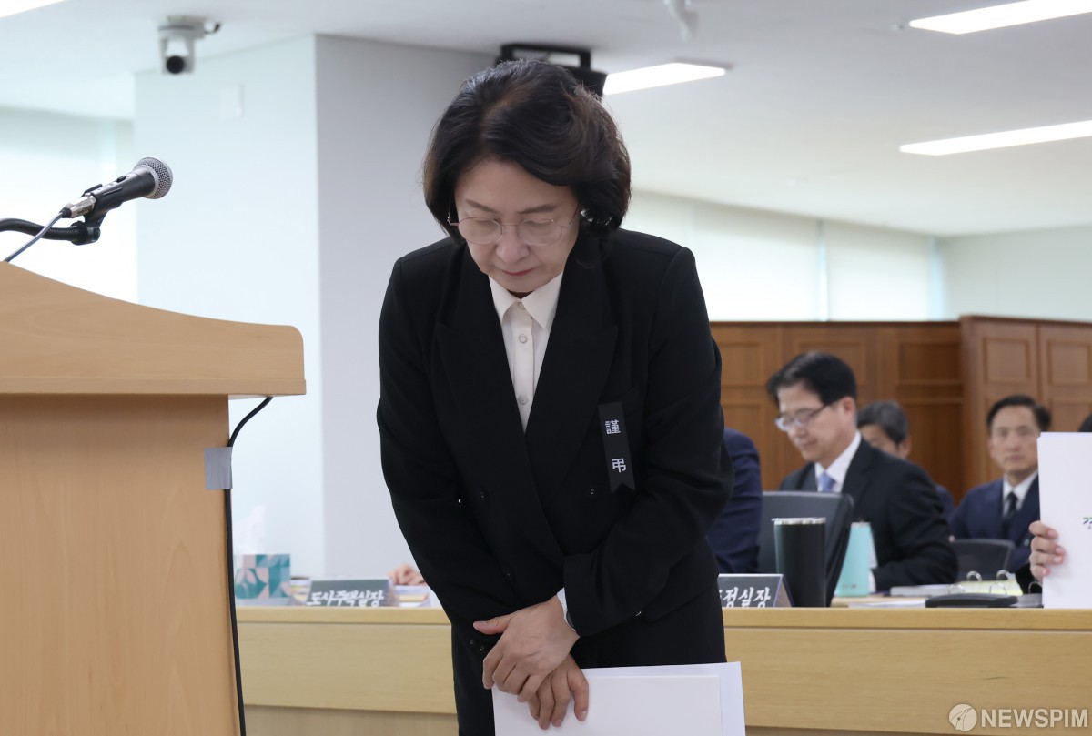 추미애 경기도지사 10월 19일 국정감사에서 소방 관련 발언 사과하며 고개 숙인 사진