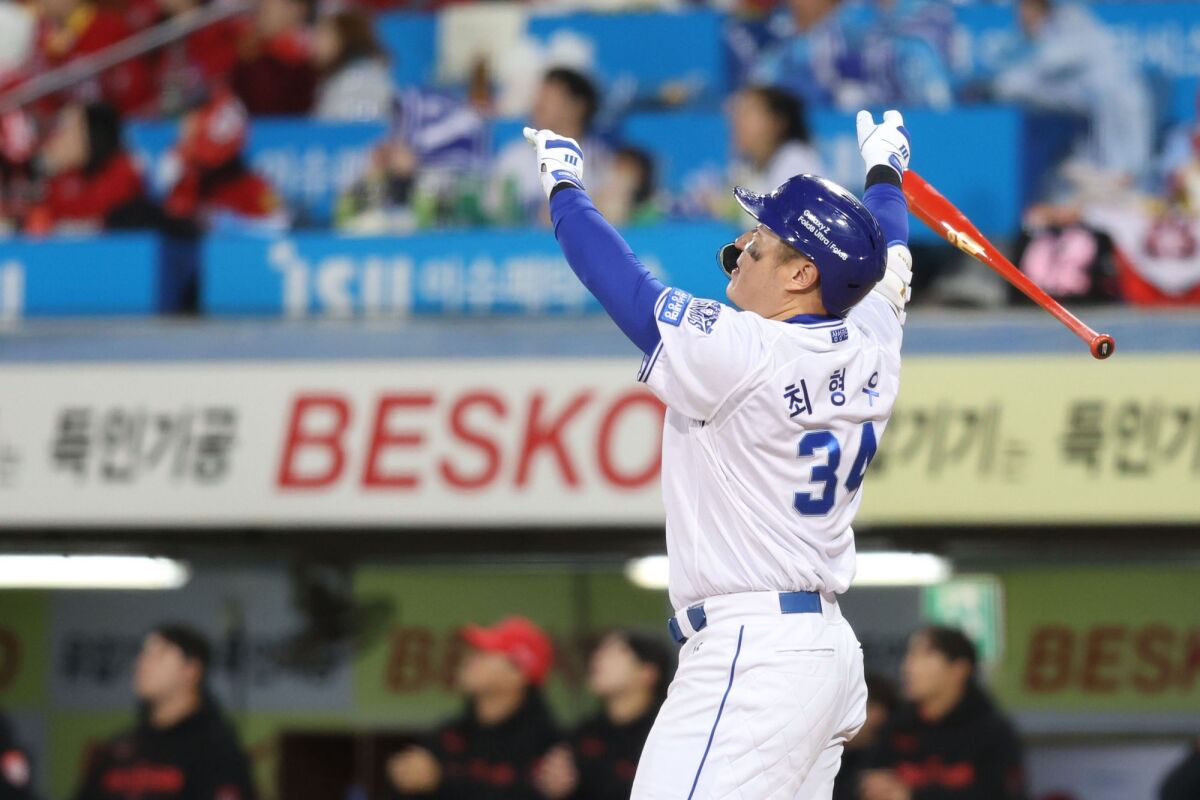 Choi Hyung-woo Homers, Drives In Runs and Throws Out a Runner as Samsung Beats KIA in Playoff Game 2