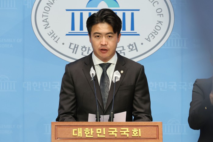 오영환 총괄선대위원장, 총선 결과 입장발표 기자회견