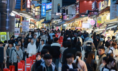 '핼러윈 데이' 붐비는 홍대거리