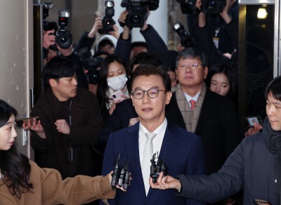 '통일교 금품 수수 의혹' 전재수 의원, 경찰청 국가수사본부 조사 출석