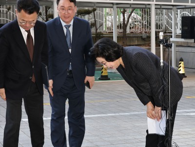 허리숙여 사과하는 이혜훈 장관 후보자