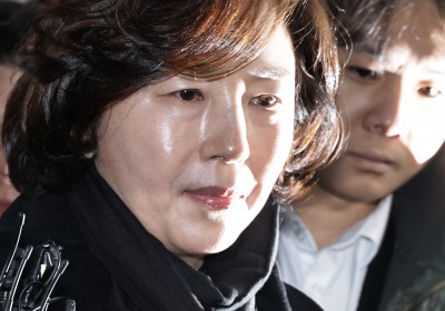 공천헌금 의혹 김경 서울시의원의 경찰 조사실로 이동