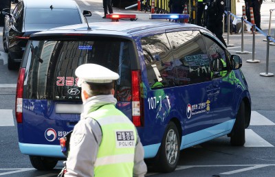 김건희 1심 선고...법원 도착한 호송차량