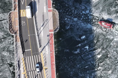 북극한파에 꽁꽁 얼어붙은 한강